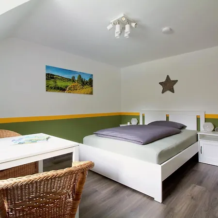 Toms Gaestehaus Homestay